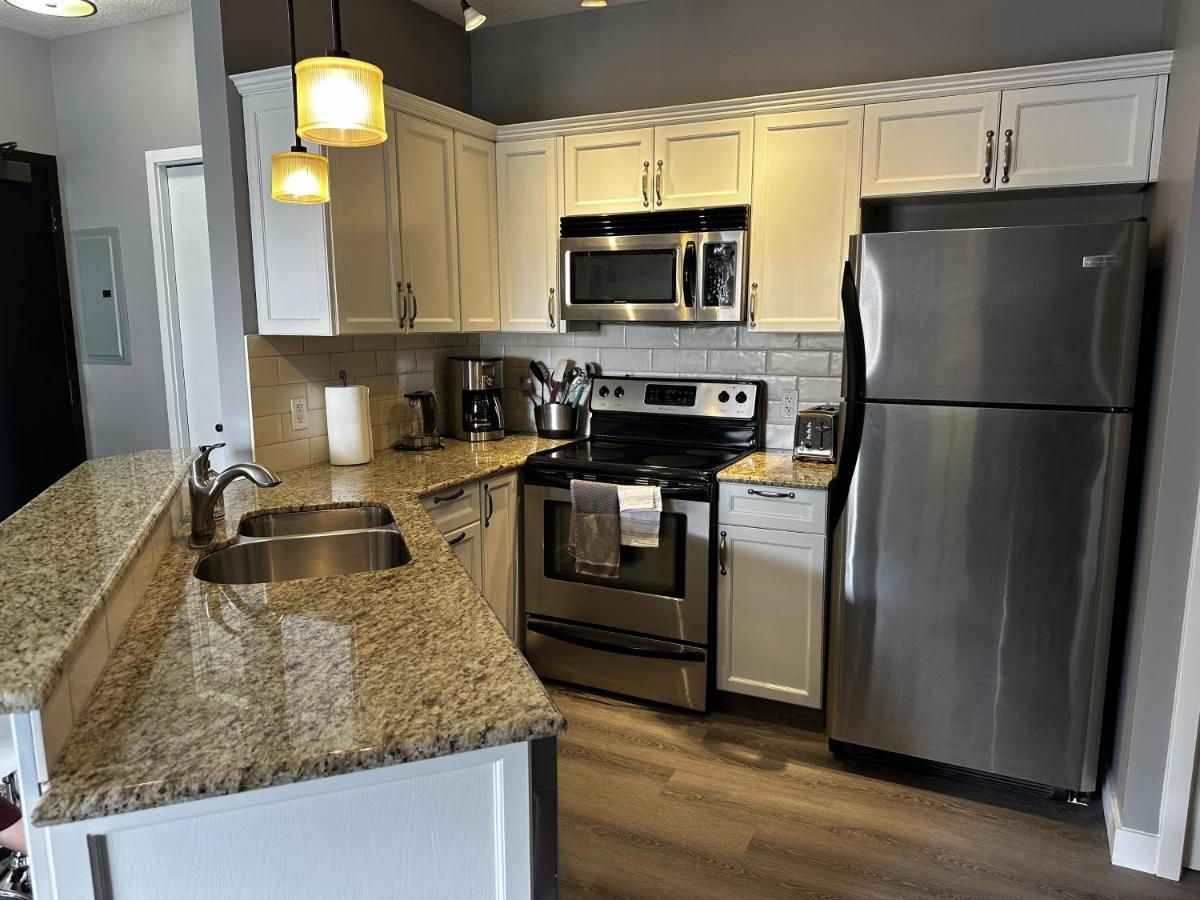 Luxury Two Queen Beds Condo - Grande Rockies Resort Indoor Parking Pool Hot Tub Gym キャンモア エクステリア 写真
