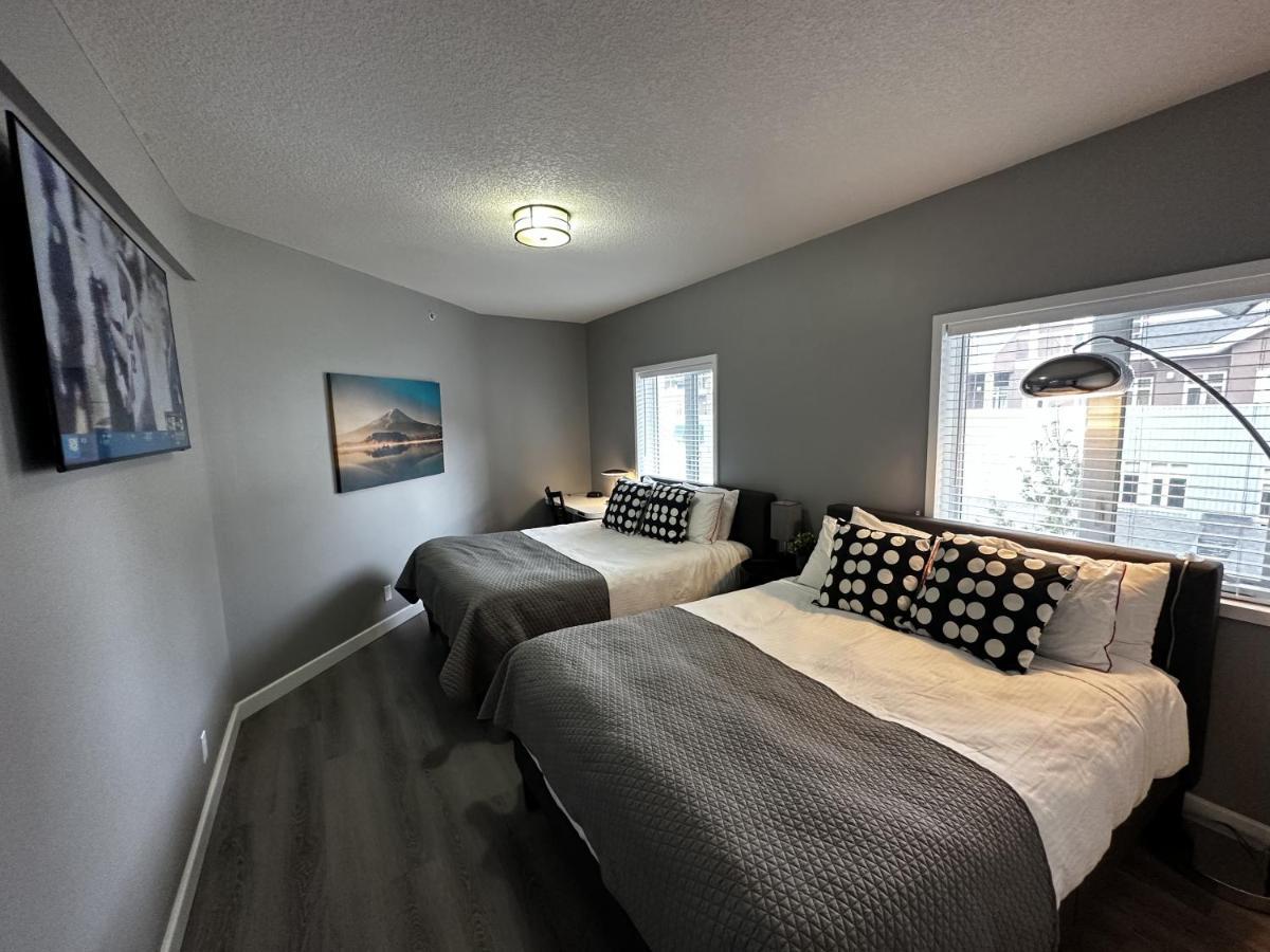 Luxury Two Queen Beds Condo - Grande Rockies Resort Indoor Parking Pool Hot Tub Gym キャンモア エクステリア 写真