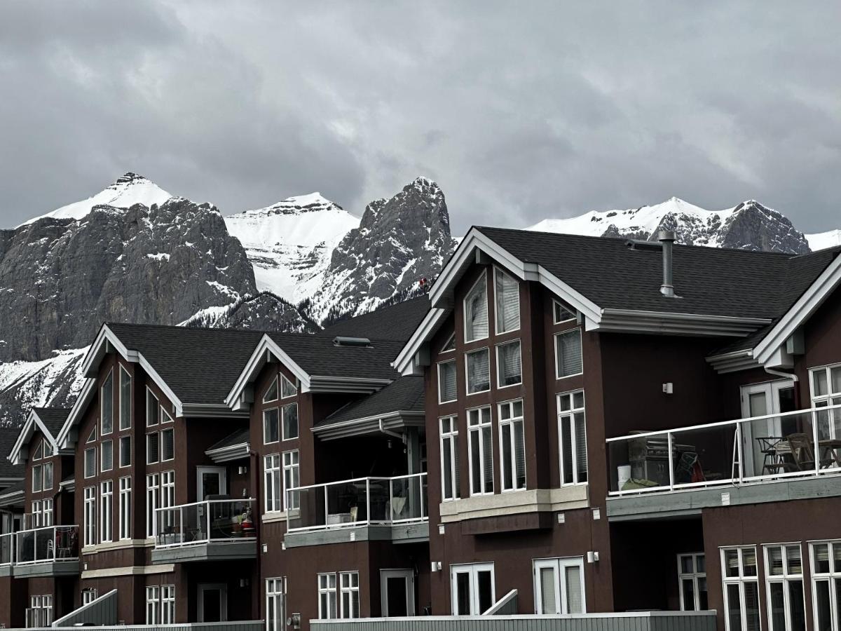Luxury Two Queen Beds Condo - Grande Rockies Resort Indoor Parking Pool Hot Tub Gym キャンモア エクステリア 写真