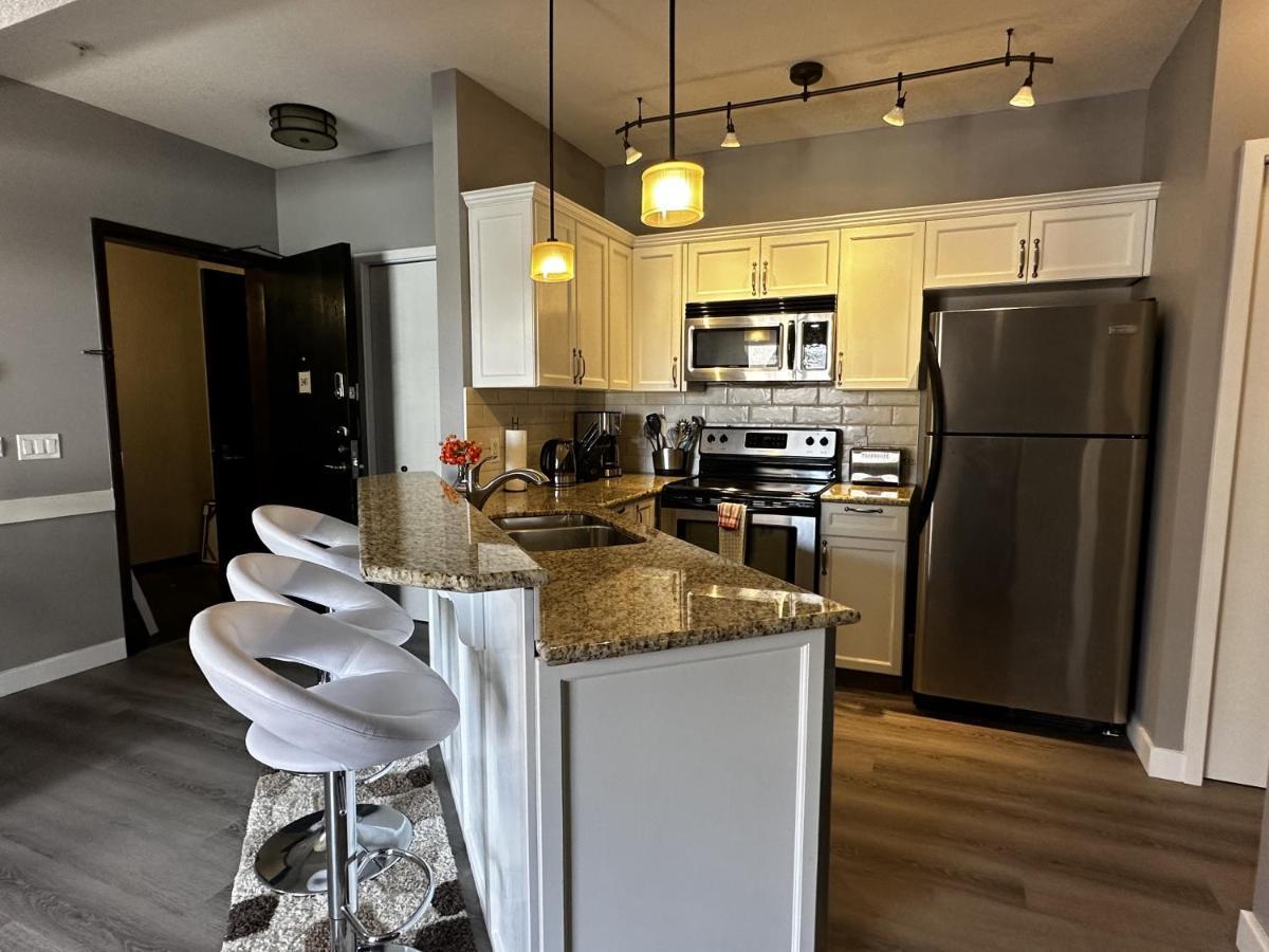 Luxury Two Queen Beds Condo - Grande Rockies Resort Indoor Parking Pool Hot Tub Gym キャンモア エクステリア 写真