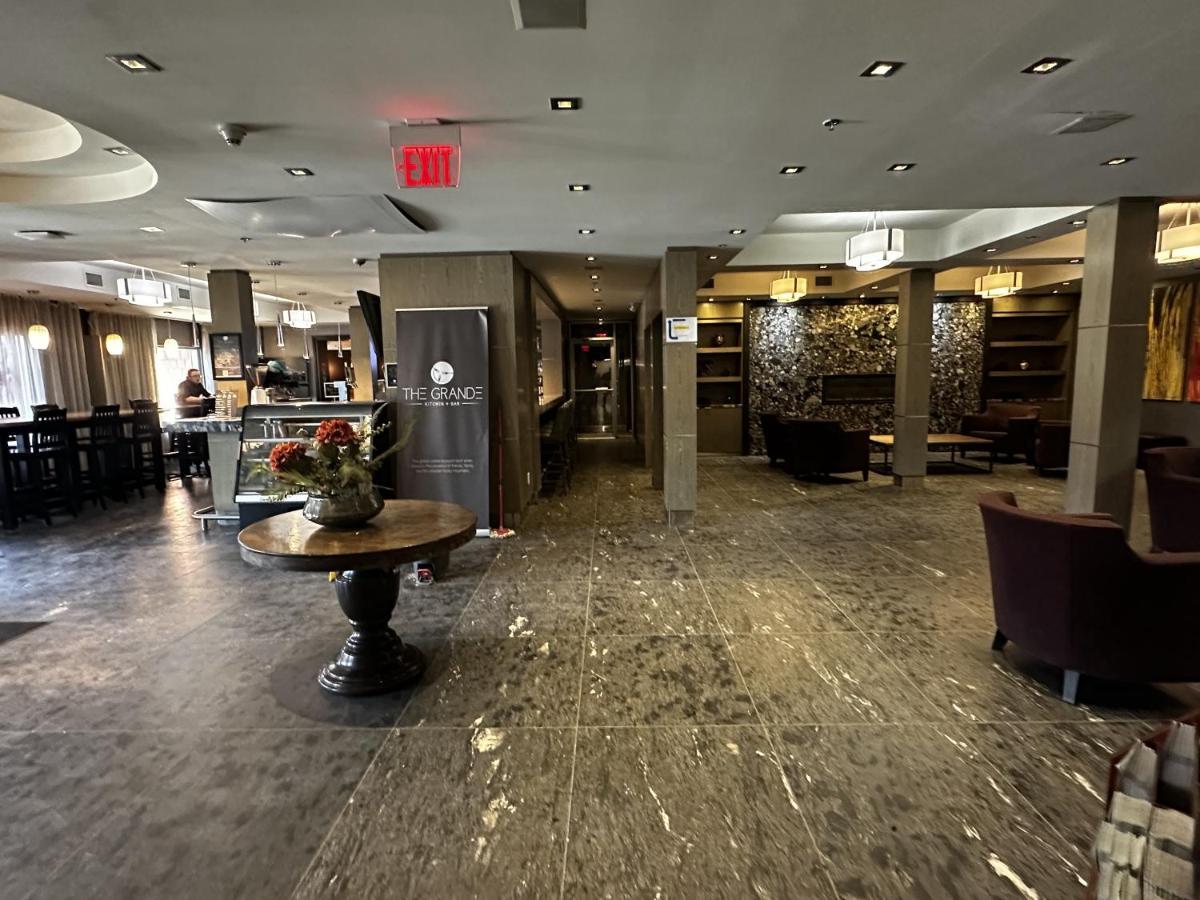 Luxury Two Queen Beds Condo - Grande Rockies Resort Indoor Parking Pool Hot Tub Gym キャンモア エクステリア 写真