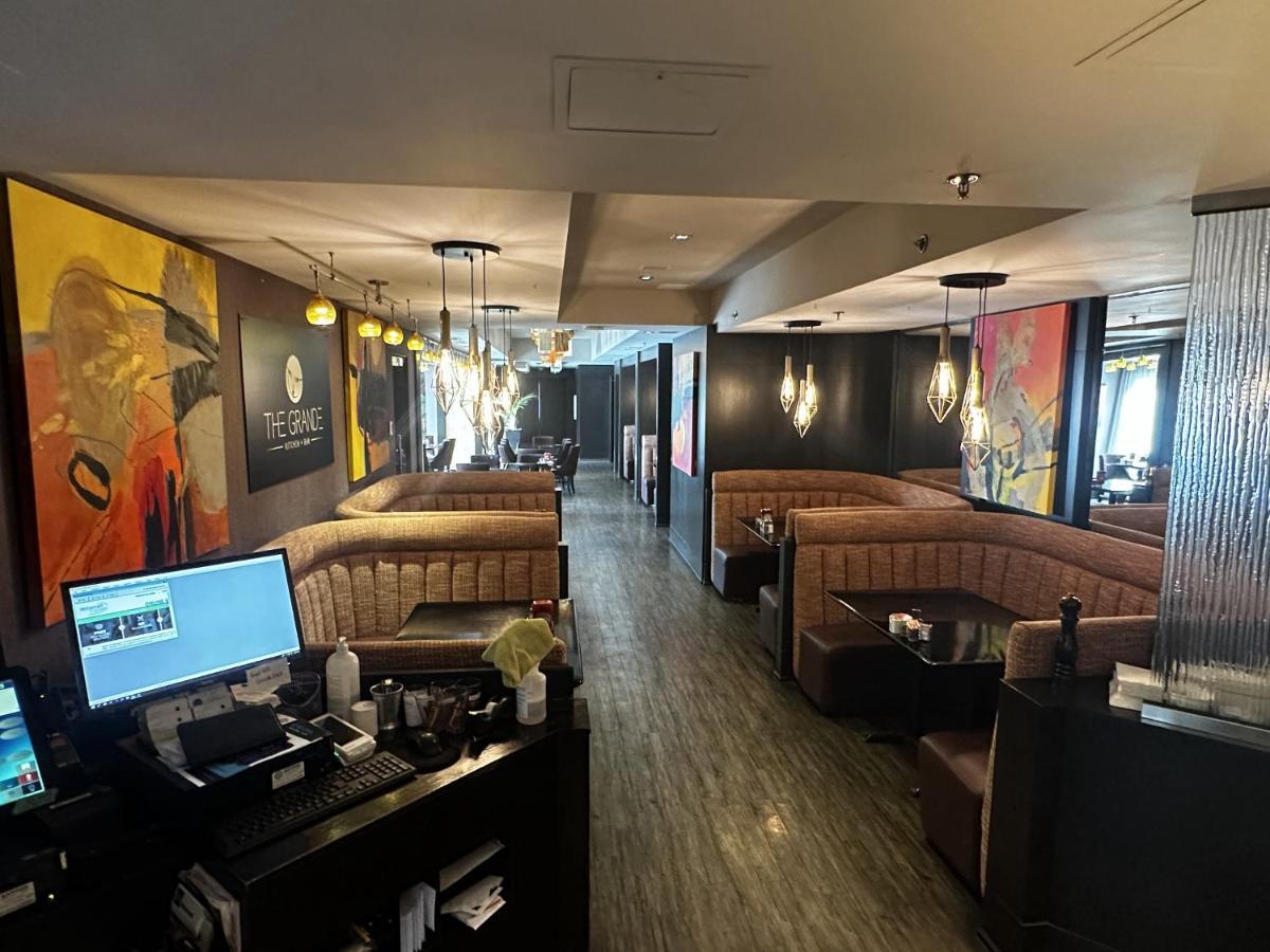 Luxury Two Queen Beds Condo - Grande Rockies Resort Indoor Parking Pool Hot Tub Gym キャンモア エクステリア 写真